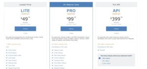 Majestic pricing comparison table showing Lite at $49.99/mo, Pro at $99.99/mo, and API at $399.99/mo, detailing user seats, analysis units, and index access.